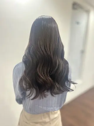 ロング カラー ヘアアレンジ 🤍 minaのヘアスタイル