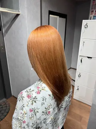 セミロング カラー イリオモテ レナのヘアスタイル