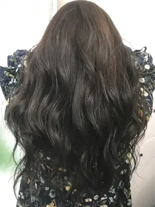 セミロング 白髪ぼかしハイライト バレイヤージュヤマトのヘアスタイル