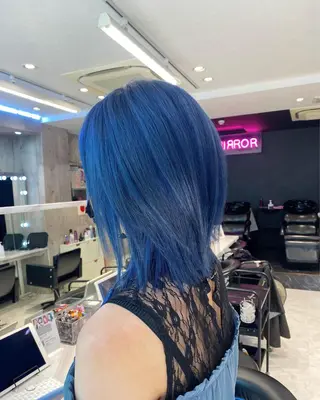 ショート カラー メンズ JuNブリーチに 縮毛矯正するプロのヘアスタイル