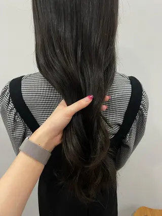ロング ニシザカ マナのヘアスタイル