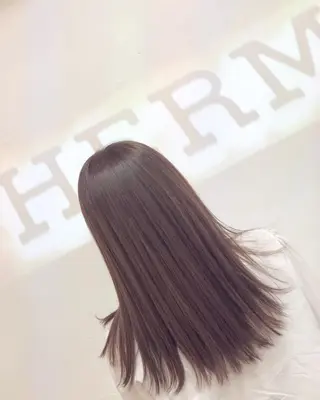 セミロング カラー GLAD 萩原のヘアスタイル