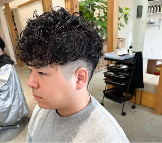 ミディアム パーマ メンズ 服部 雄輝のヘアスタイル