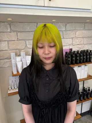 カラー 大浜 美咲のヘアスタイル