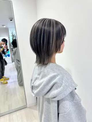 ショート カラー 雅/ダブルカラー/ 白髪ぼかしハイライトのヘアスタイル