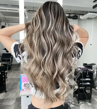カラー 草島 友樹のヘアスタイル