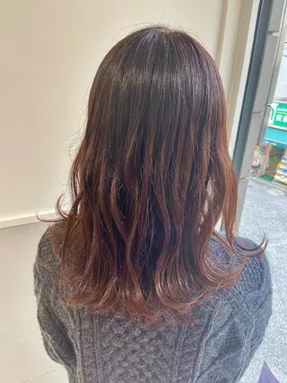 ミディアム カラー 小栗 麻衣のヘアスタイル