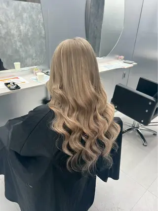 ロング カラー ヘアアレンジ 🌈推し活ハイトーン 💫荒川結星のヘアスタイル