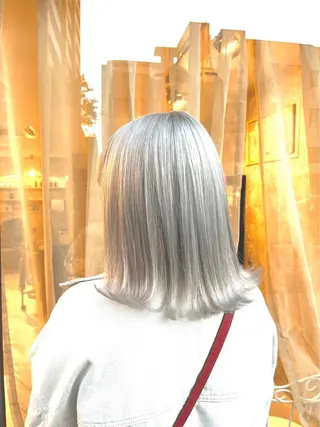ミディアム マテリアル 中央駅店のヘアスタイル