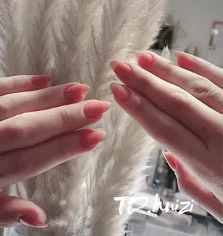 ミディアム めぐみのネイルサロン スタッフ練習のネイルデザイン