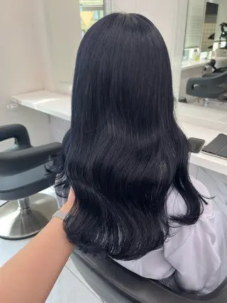 セミロング 寒色/ベージュヘア ブリーチありMiOのヘアスタイル