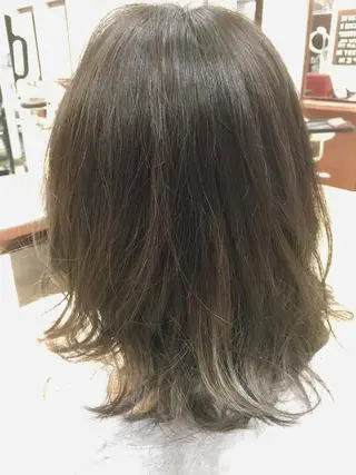 ミディアム カラー 飯田 真澄のヘアスタイル