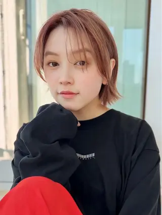 ショート カラー 白井 音羽のヘアスタイル