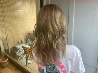 ロング カラー ツキダテ ユイのヘアスタイル