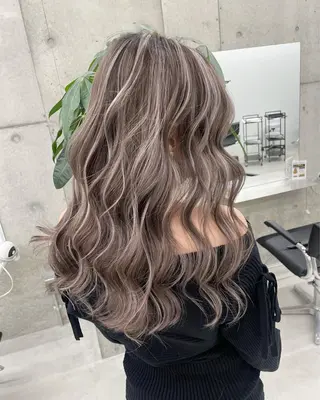 ロング 齋藤 梨乃のヘアスタイル