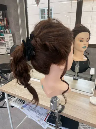 ロング ヘアアレンジ MOMO艶髪 🩵モテカラーのヘアスタイル