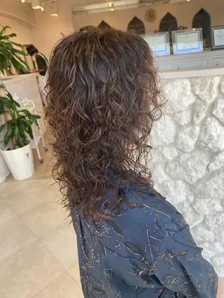 ロング パーマ 饒平名 知也のヘアスタイル