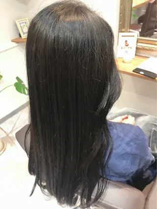 ロング カラー 山本 佳奈のヘアスタイル