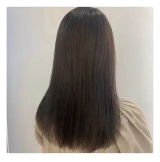 カラー 矢代 彩華のヘアスタイル