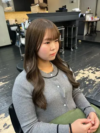 ロング ✨艶々ケア カラー🎀ミカゼのヘアスタイル