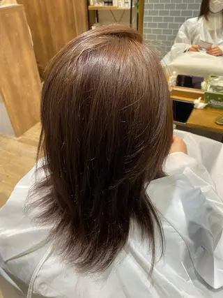 セミロング カラー 鶴谷 麻衣のヘアスタイル