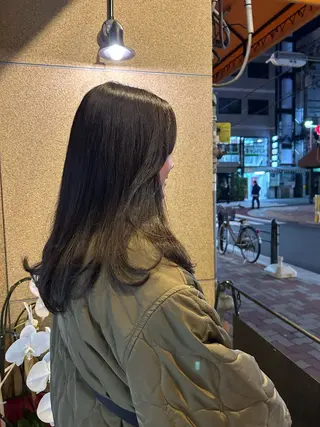 ロング カラー 川筋 桃果のヘアスタイル
