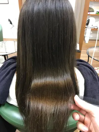 セミロング カラー 吉森 満俊のヘアスタイル