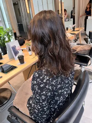 ミディアム パーマ ミオ💎ショート 透ける暗髪のヘアスタイル