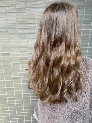 ロング カラー 中尾 綺のヘアスタイル