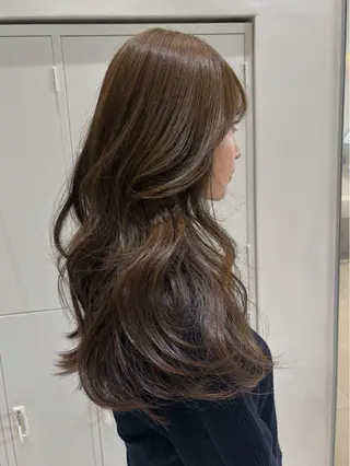 セミロング Zina京都河原町店所属・透明感ベージュカラー yumekaのヘアスタイル