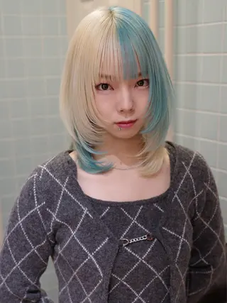 セミロング カラー イツク ⚡️ ルーツ/ハイトーンのヘアスタイル