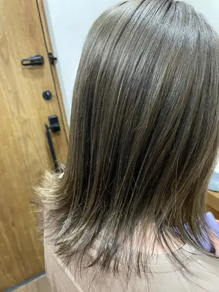 セミロング カラー 梅田美容室 高山アヤのヘアスタイル