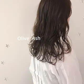 ロング カラー 市川 千夏のヘアスタイル