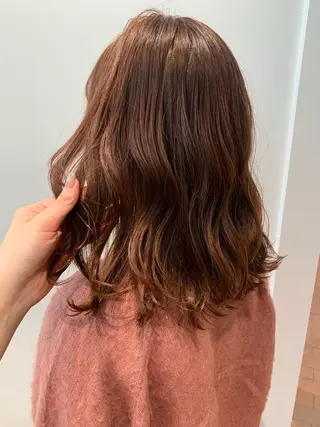 ミディアム カラー 片岡 由依のヘアスタイル
