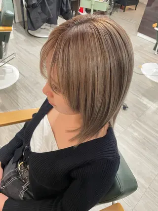 ミディアム カラー 福石 玲華のヘアスタイル