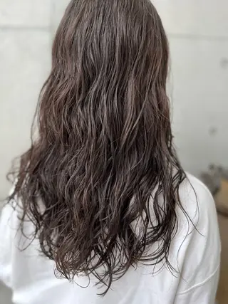 ロング パーマ Asti blanche所属・ブリーチなしWカラー /地毛風/小林凪沙のヘアスタイル