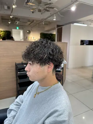 ショート パーマ メンズ フェザーパーマ職人 🪶ryosukeのヘアスタイル