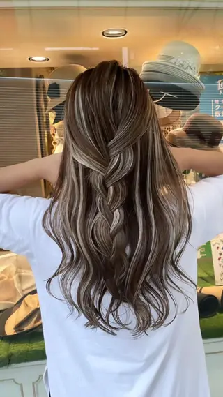 カラー ＿WHITE鳳店 アンダーバーホワイトのヘアスタイル