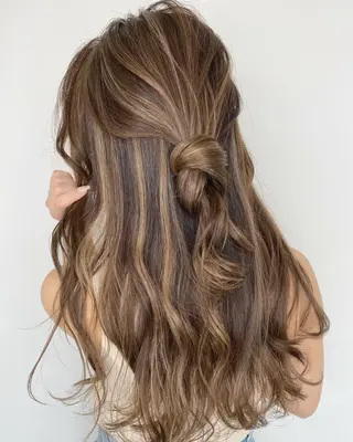 ロング 手島 カミラのヘアスタイル