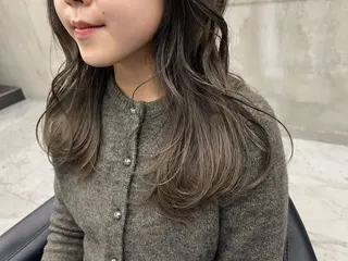 セミロング カラー ハイライト/白髪ぼか し/臼田さりな🌹のヘアスタイル