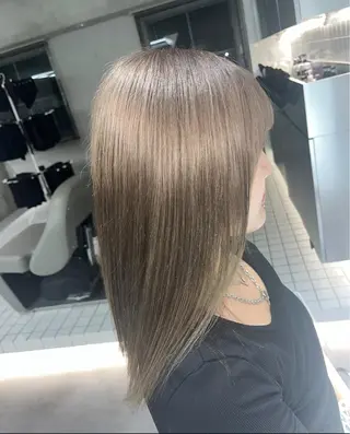 セミロング カラー 小泉 ゆあのヘアスタイル