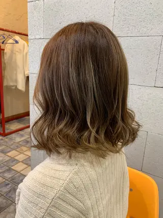 ミディアム カラー カワサキ マホのヘアスタイル