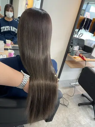 ロング カラー ブリーチ縮毛矯正 LAFFYuiのヘアスタイル