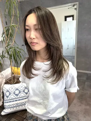 セミロング 大人上品特化 レイヤー🇺🇸山村のヘアスタイル