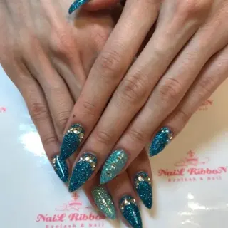 ネイル ネイルリボン 受付スタッフのネイルデザイン