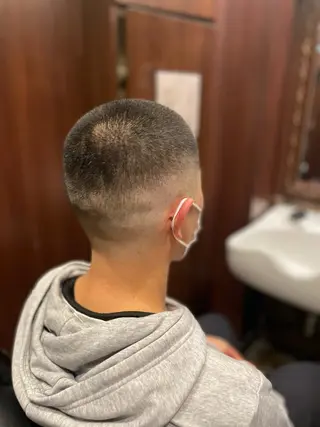 ショート メンズ 海老原 コウのヘアスタイル