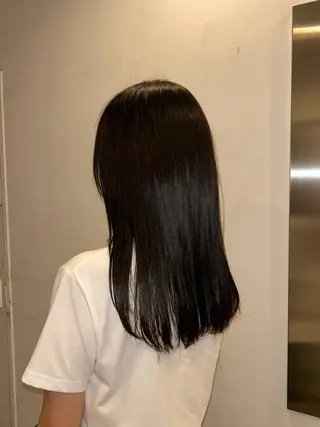 カラー ユイ コハルのヘアスタイル