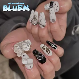 ネイル BLUEM なな🐶のネイルデザイン