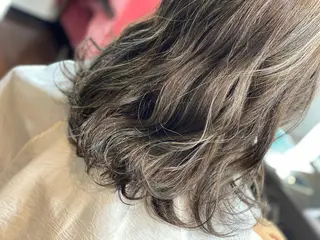 セミロング カラー デザインカラー モデル募集🌈のヘアスタイル