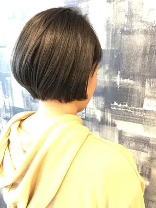 ショート カラー 日高 香織のヘアスタイル